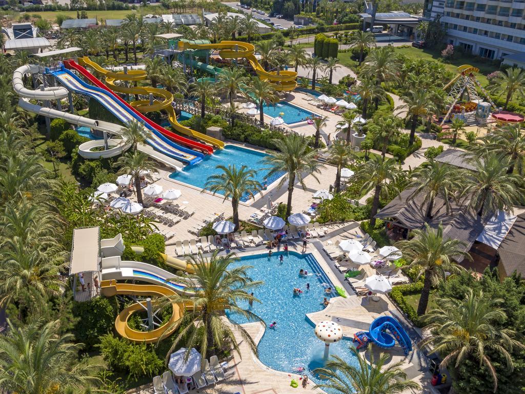 Resort Royal Wings