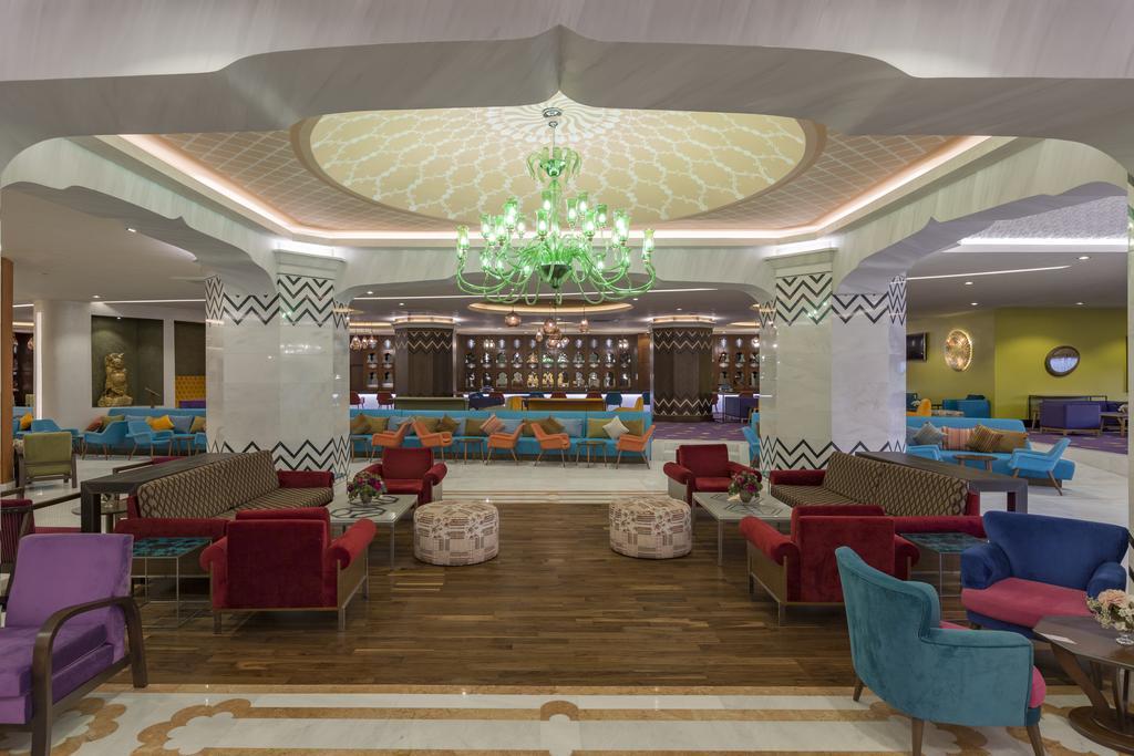 Royal Taj Mahal 5* Side