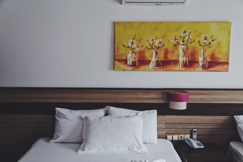 Hotel Eden Pyara 2*