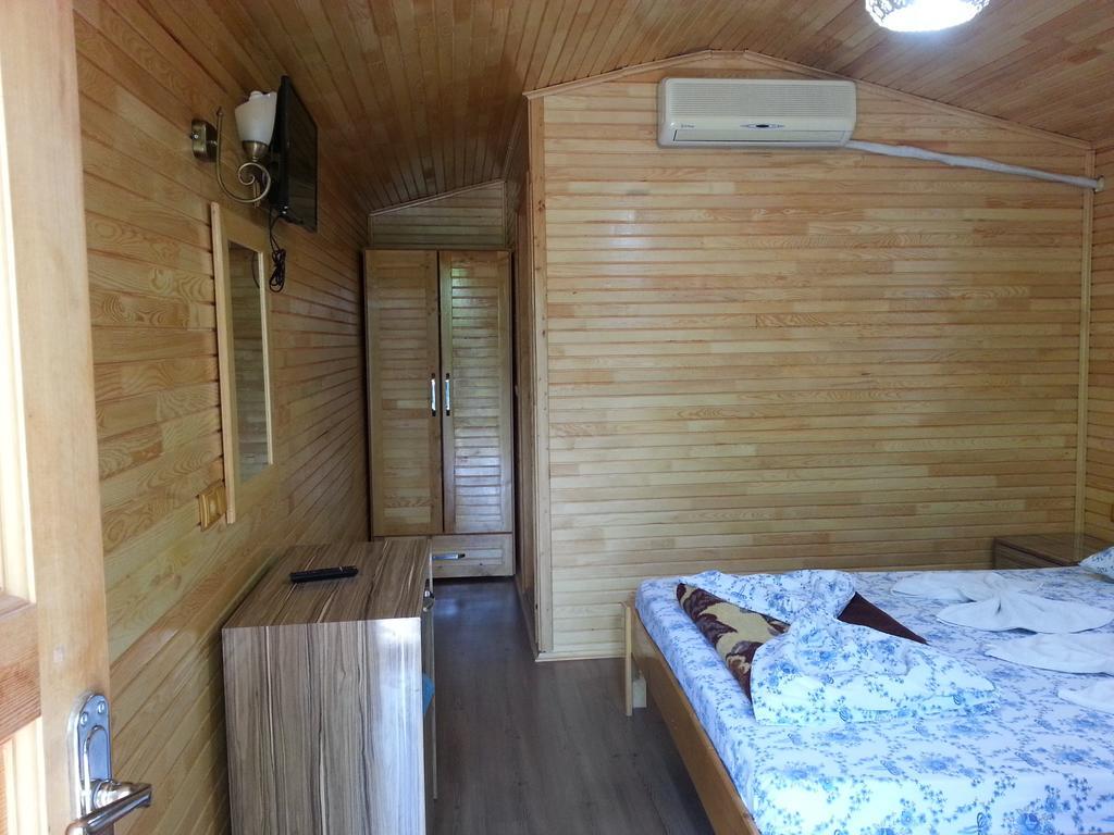 Varuna & Restaurant Guest house