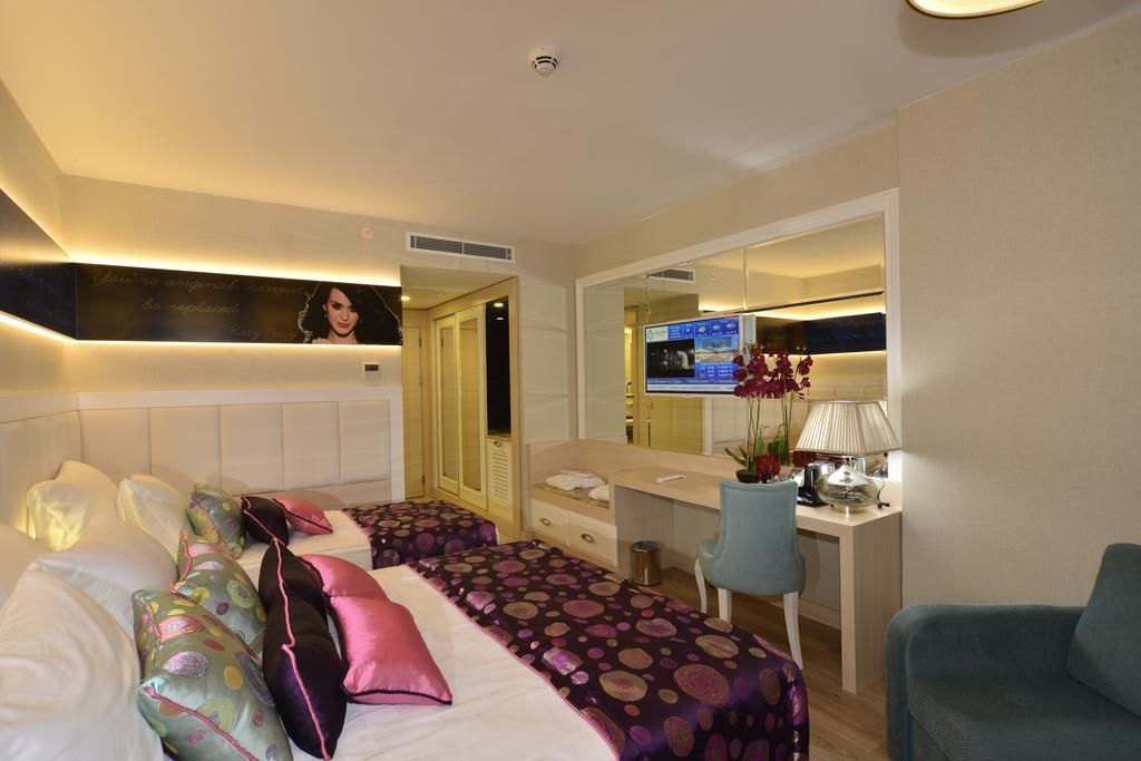 Hotel Azura Deluxe &