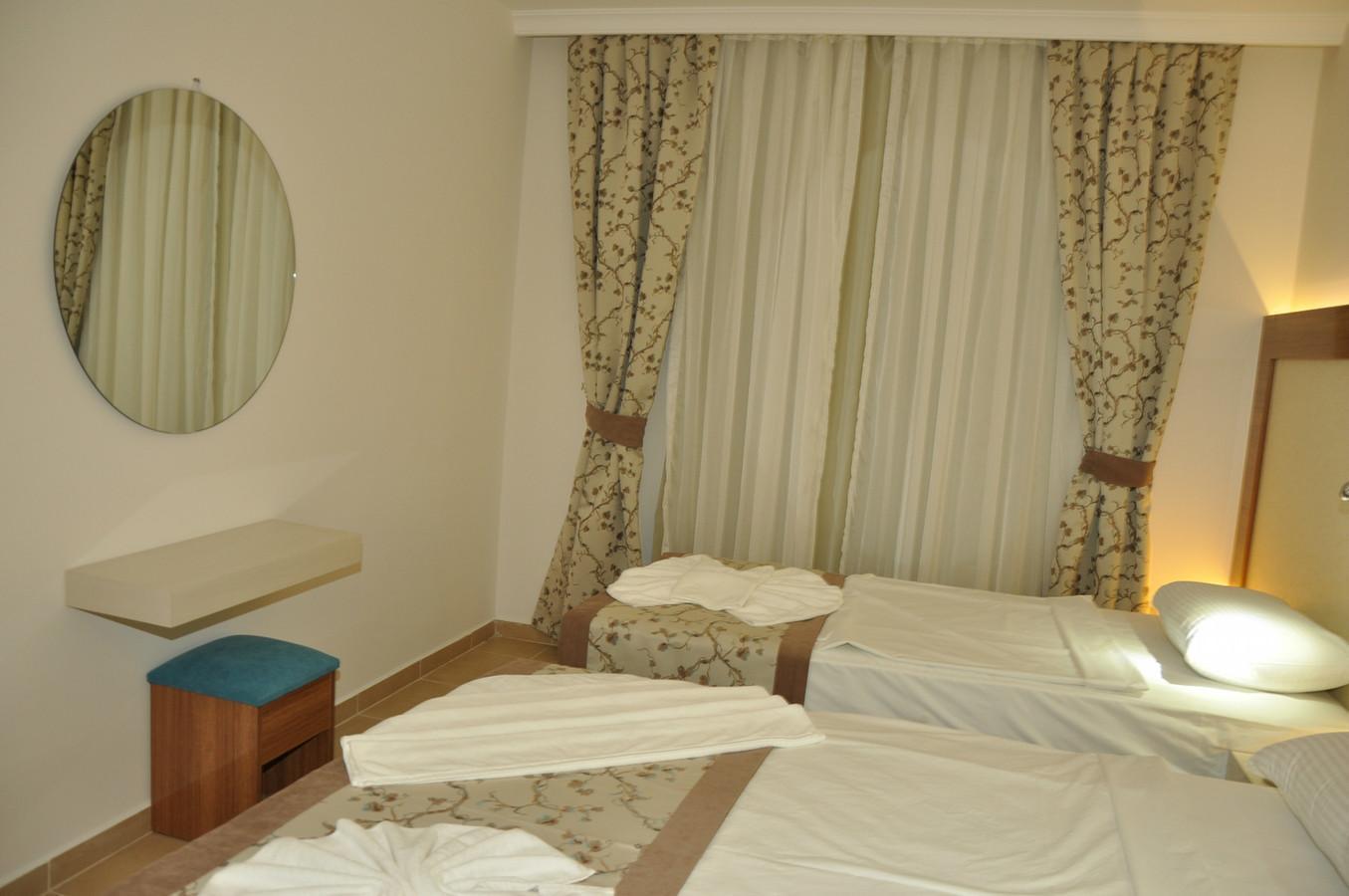 Almera Apart 5*
