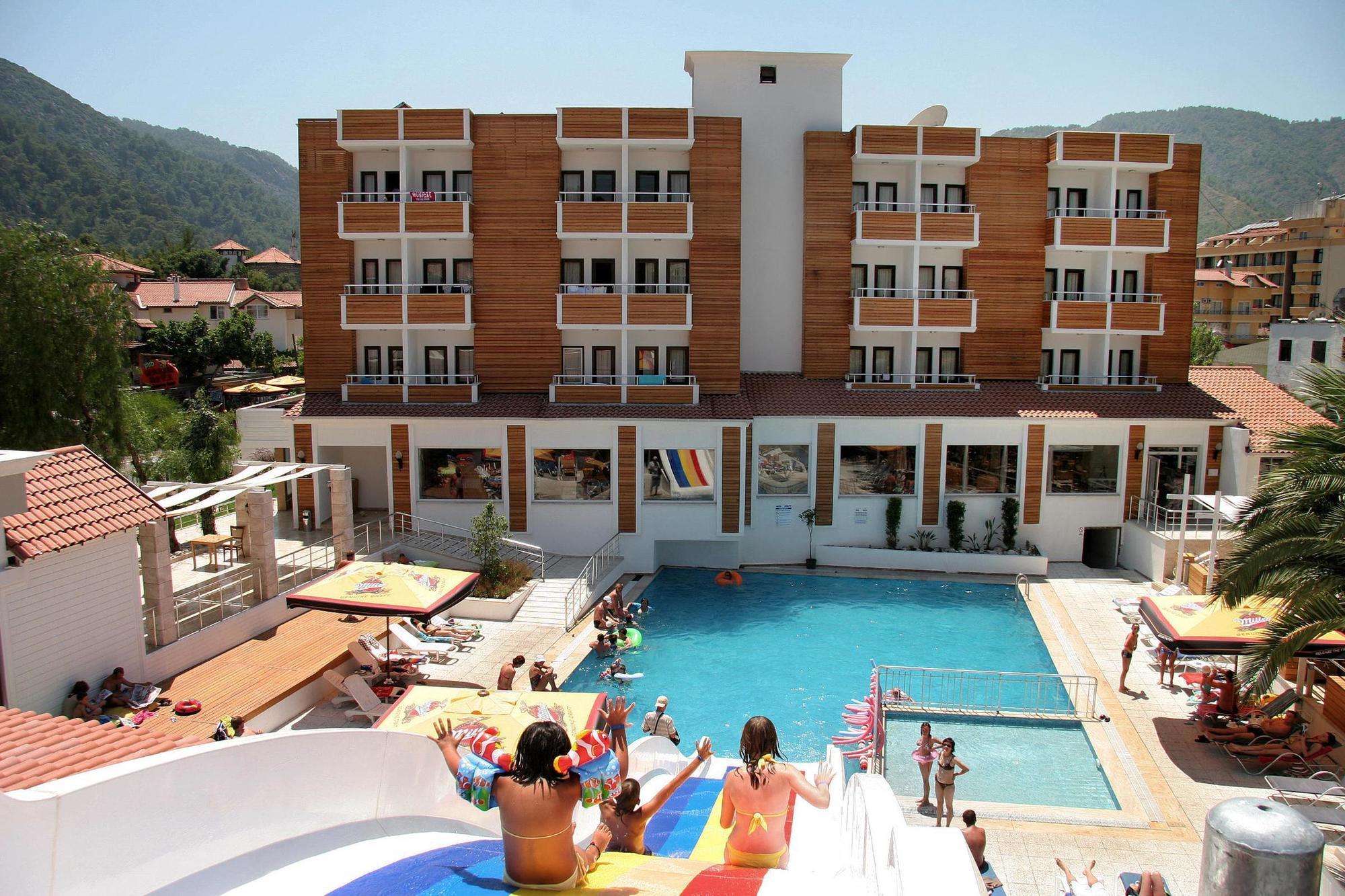 Club Munamar Hotel 4*