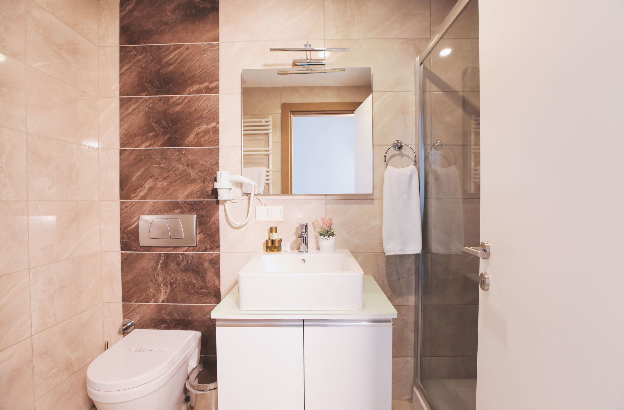 Hotel Serenity Airport 4*
