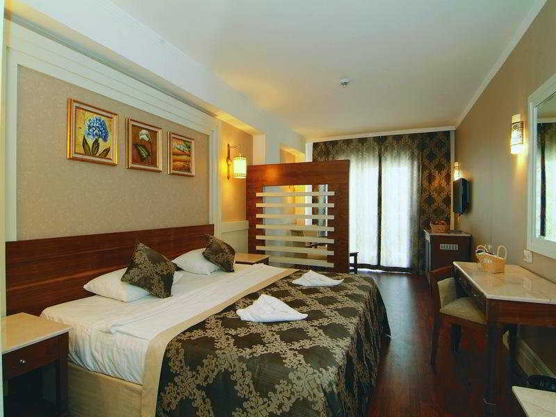 Alba Queen Resort Side