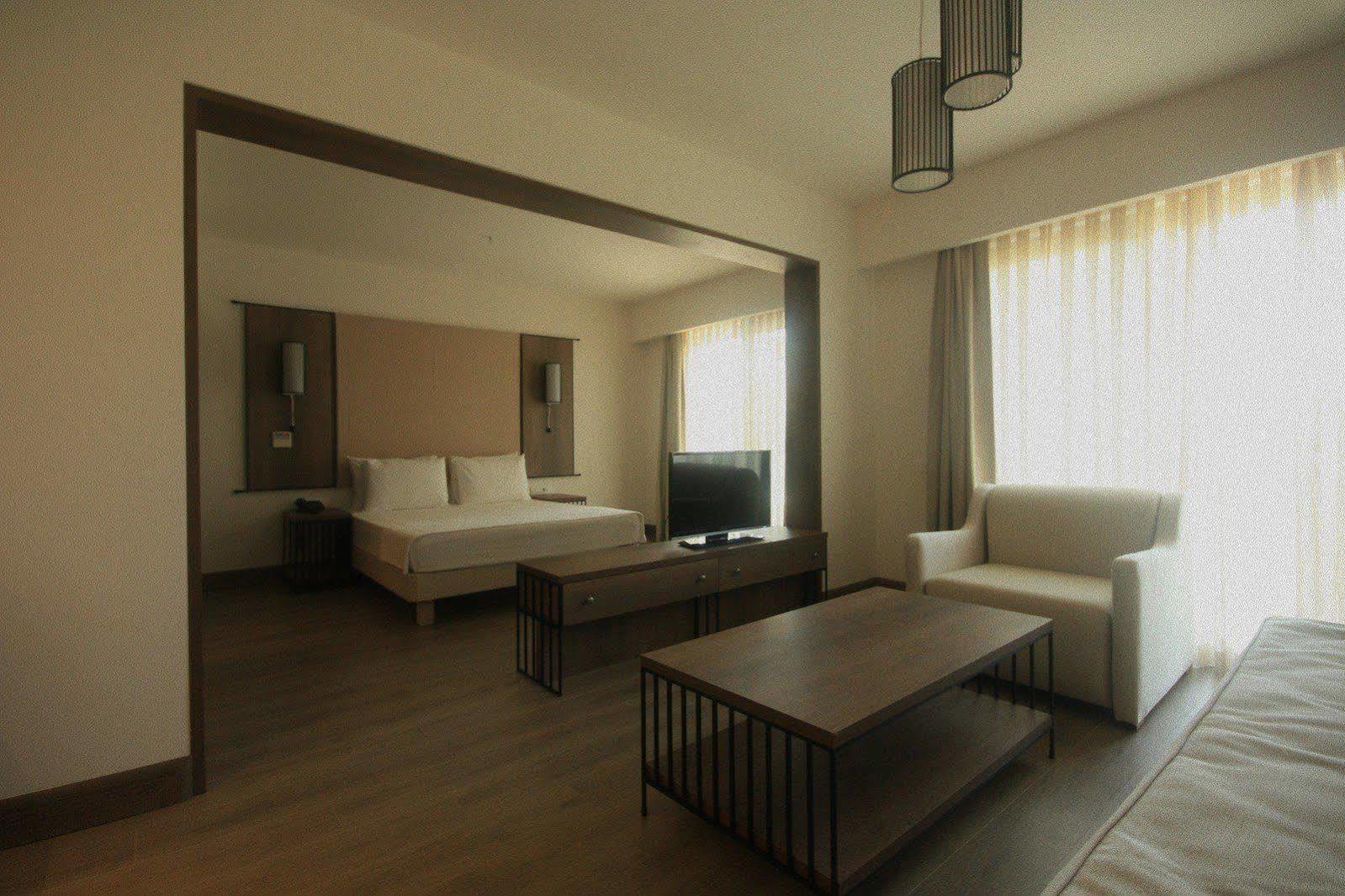 Liv By Bellazure Hotel