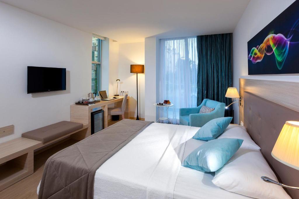 Aparthotel The &