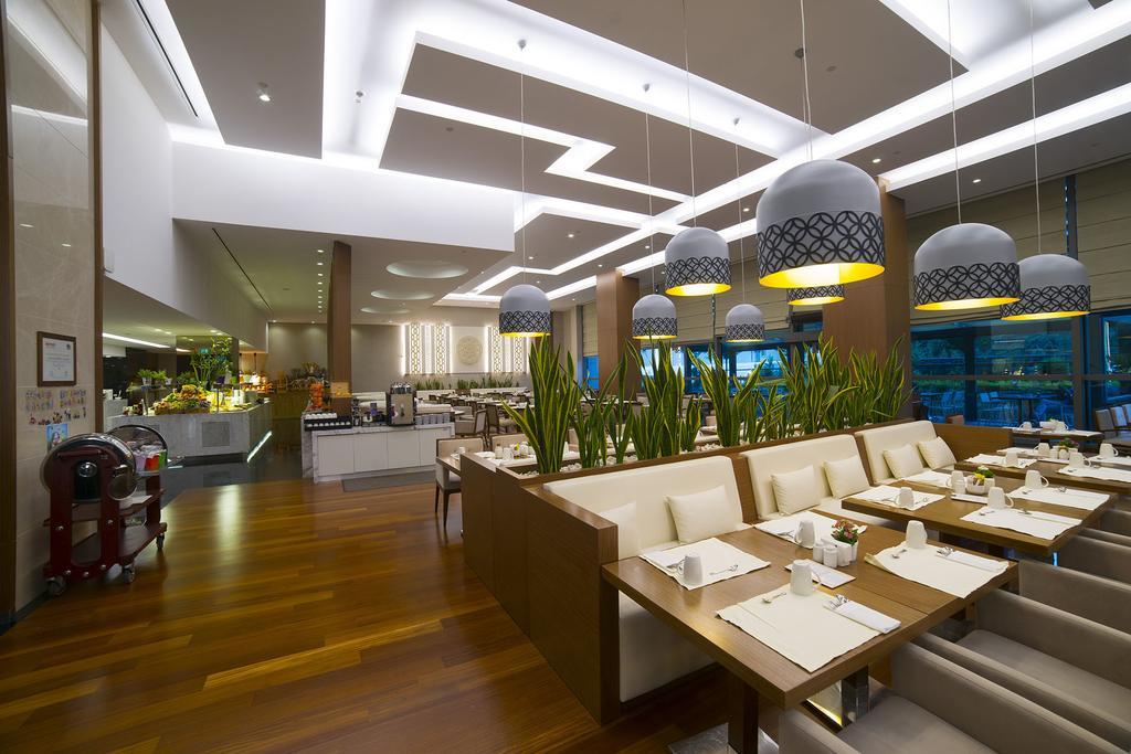 Radisson Blu Hotel, Hotel