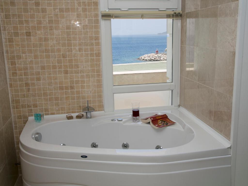 Hotel Rhapsody 4*