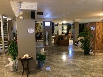 Hugo Hotel