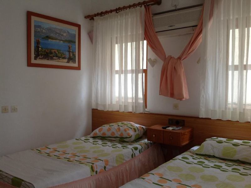Hotel Tuana Side
