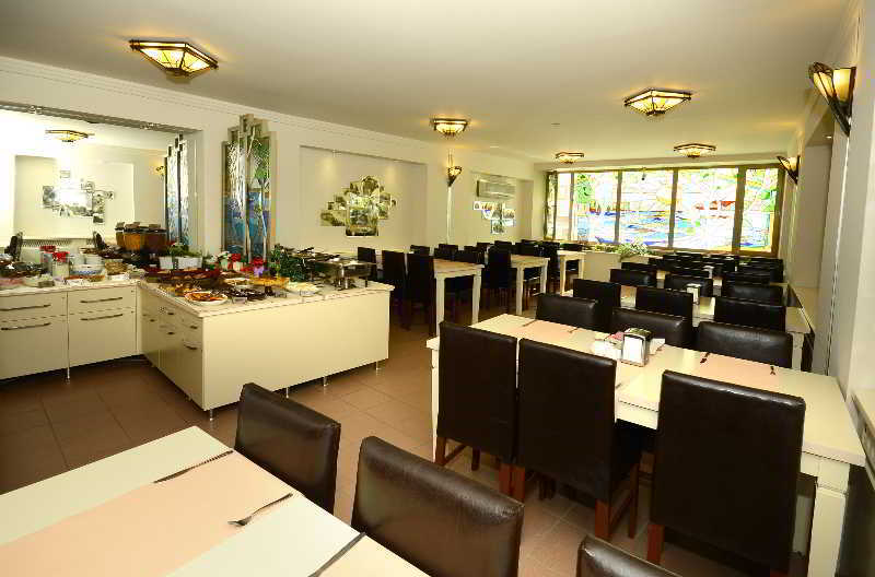 Anzac Hotel 3*