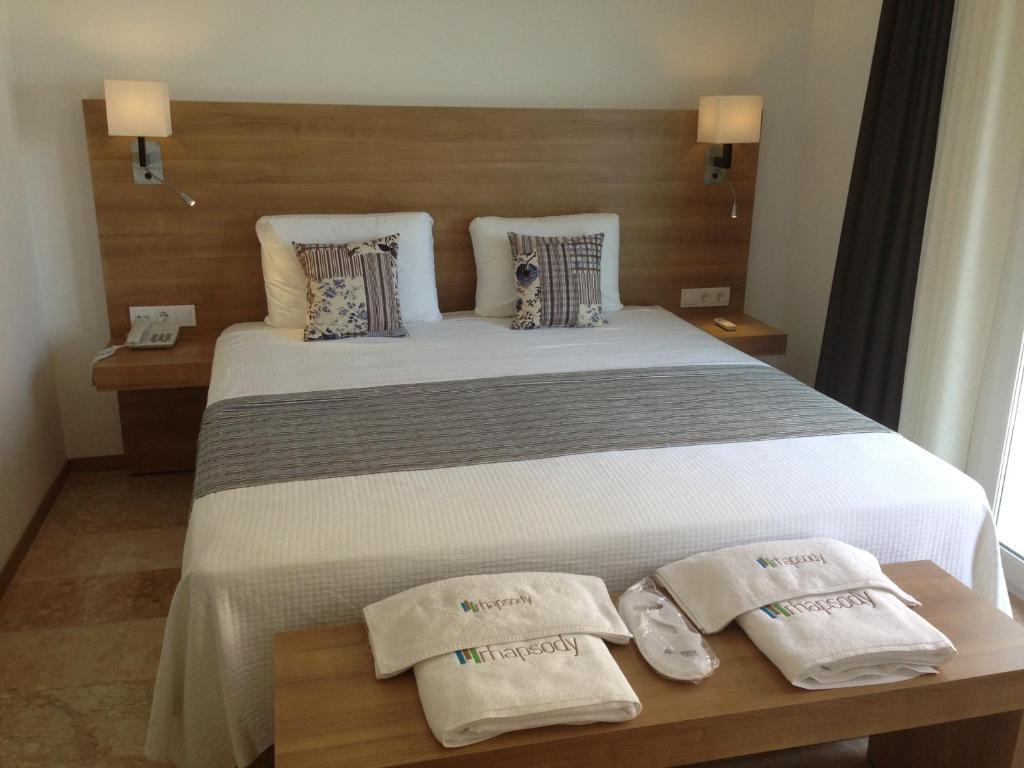 Hotel Rhapsody