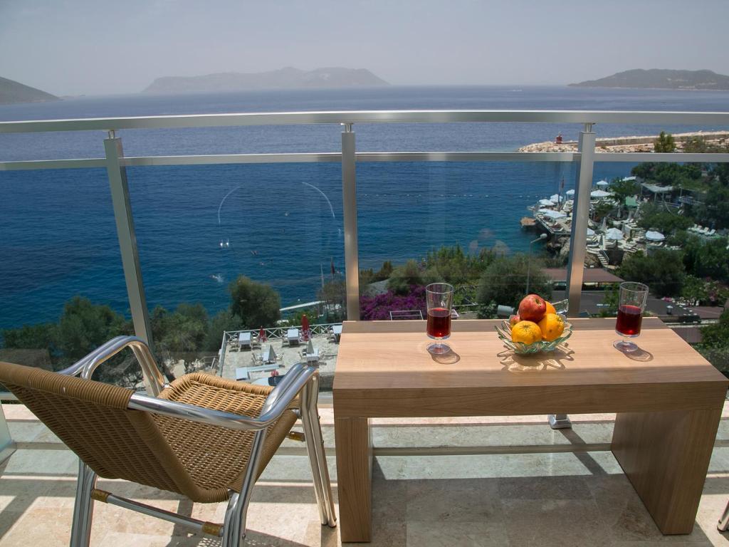 Hotel Rhapsody 4*