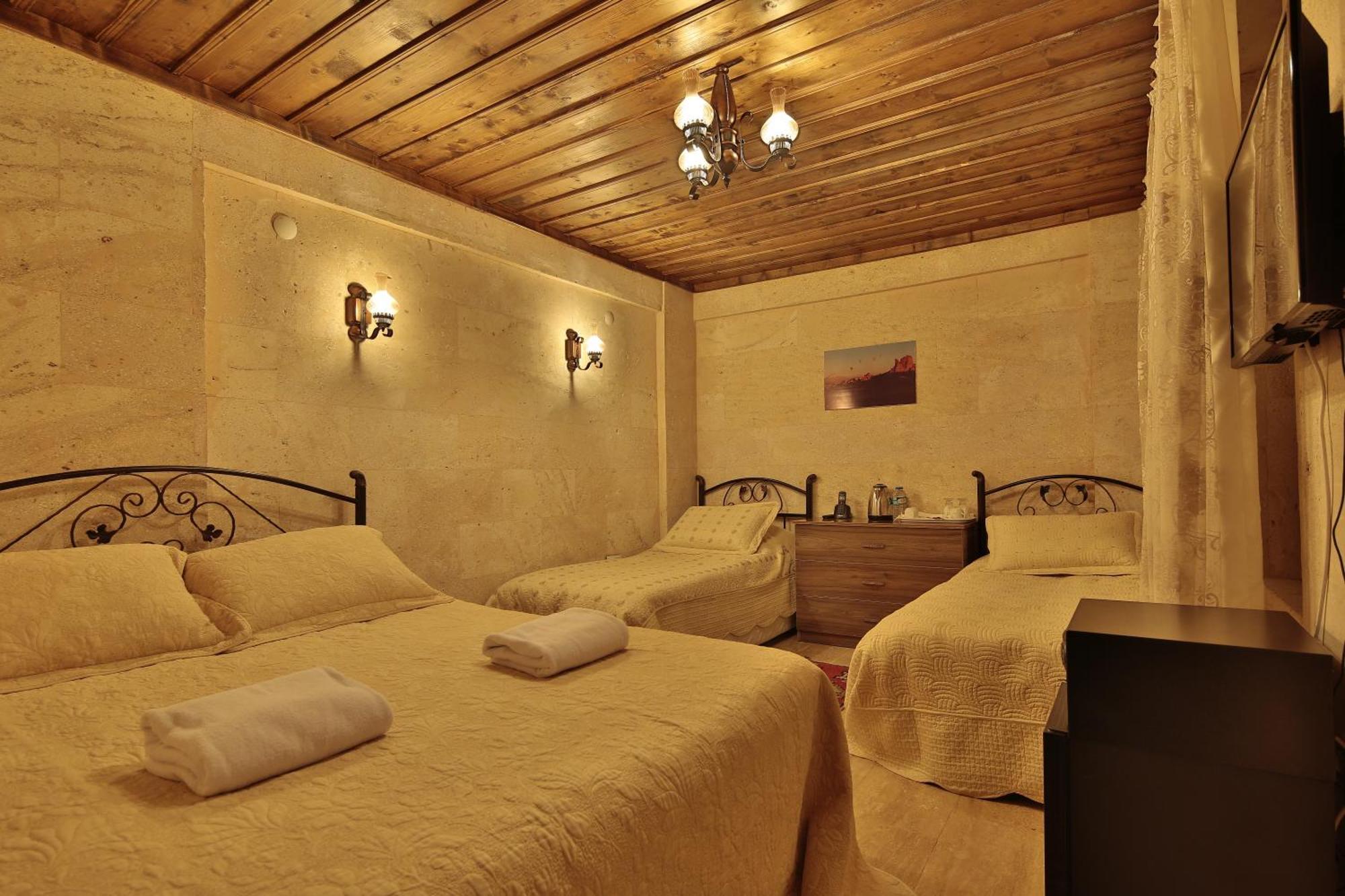 Cave Rooms&pool Hotel