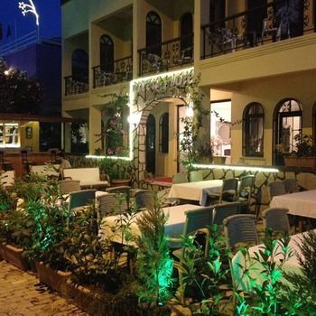 Hotel River