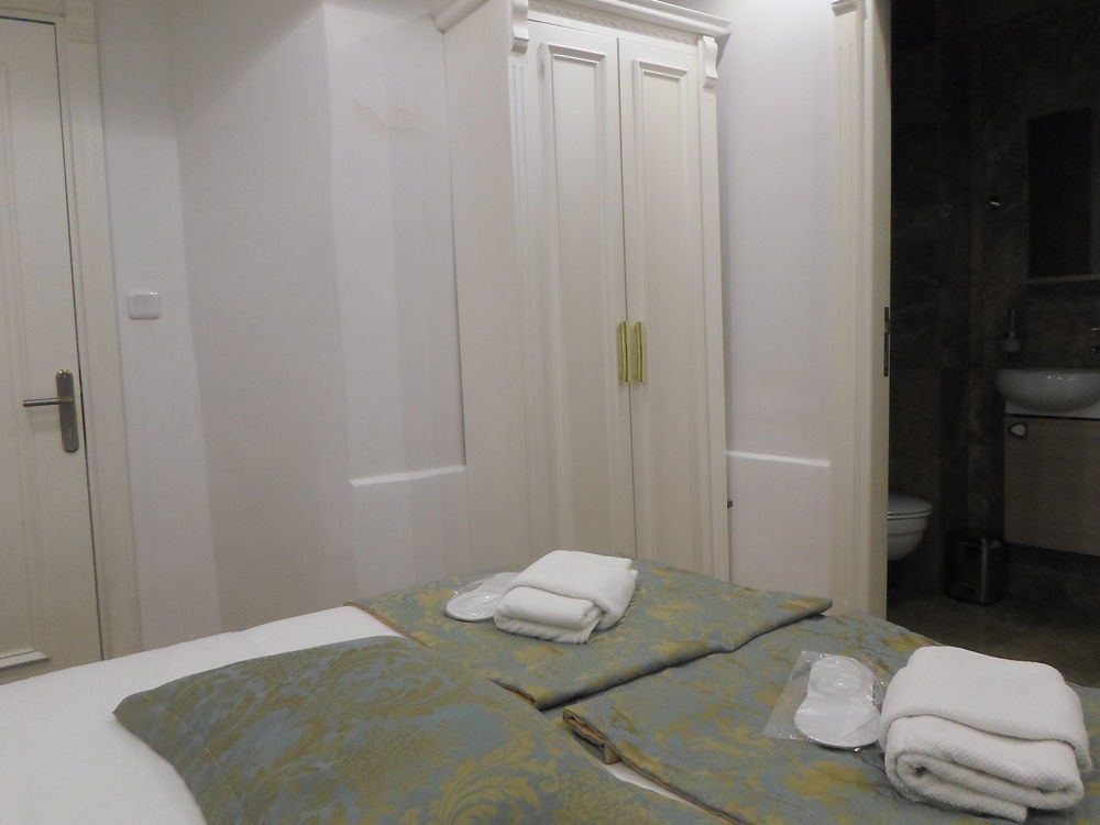 Hotel La Petite Maison 2*