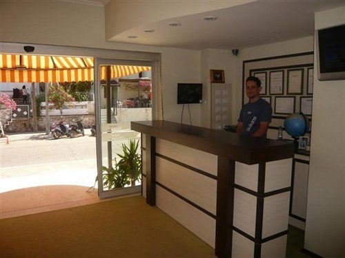 Status Hotel