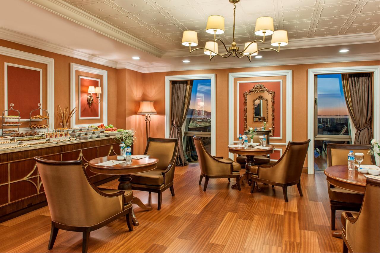 Elite World Hotel 5*