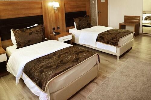Tanik Hotel 3*