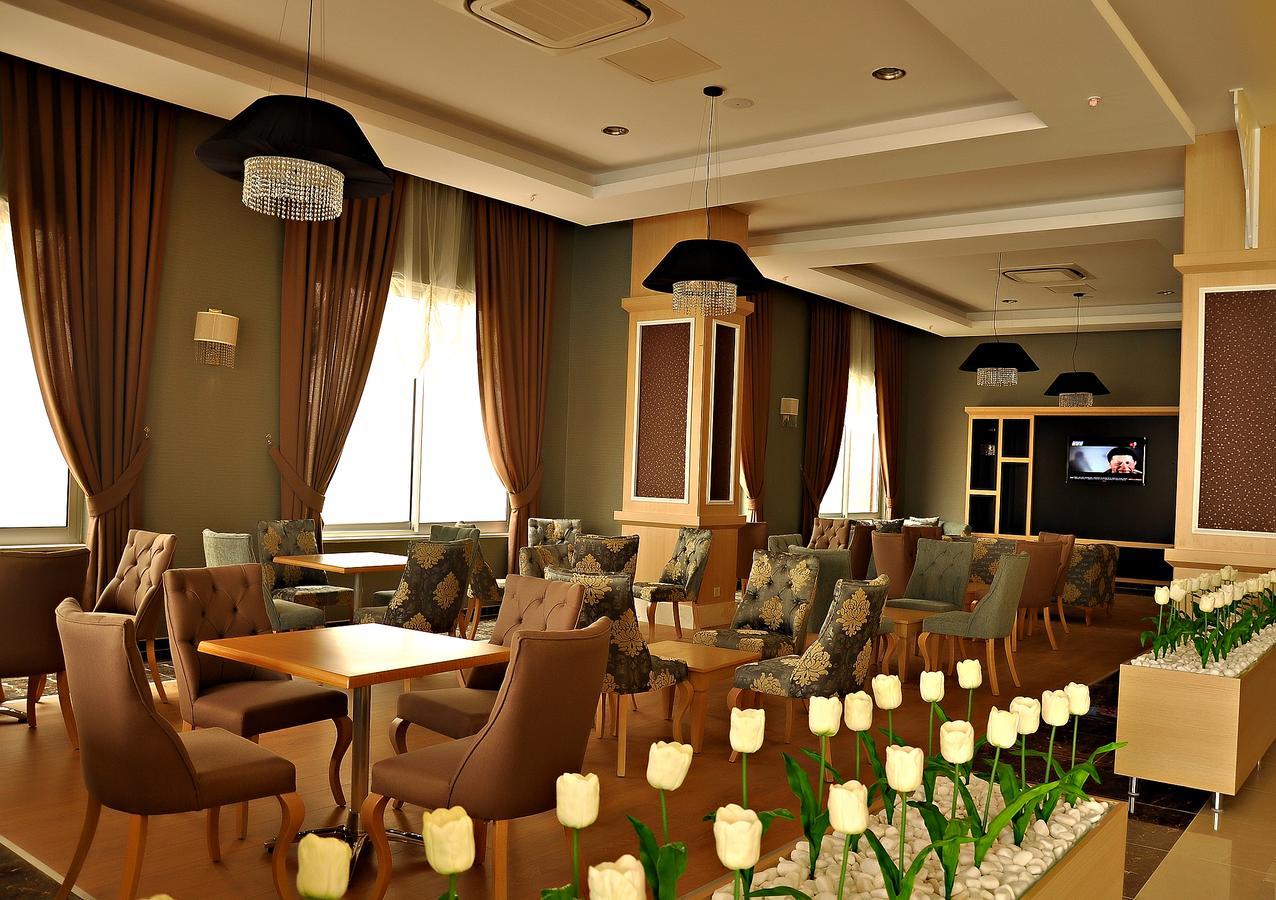 Merve Sun & 4* Side