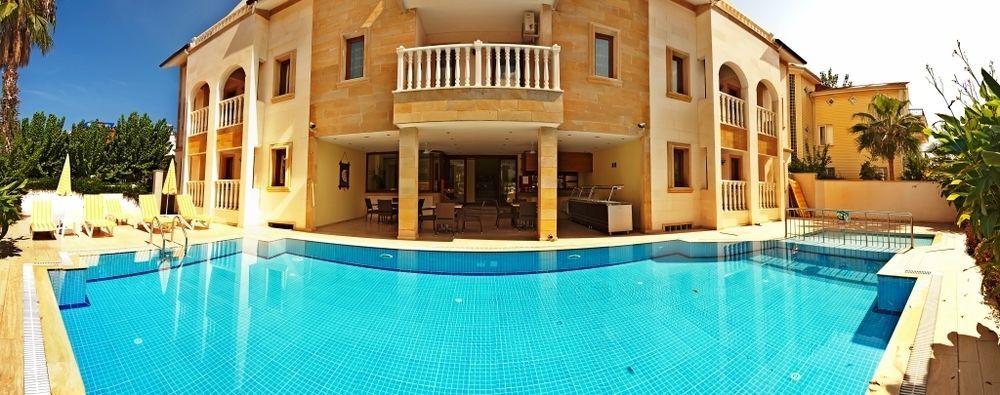 Dinara Hotel