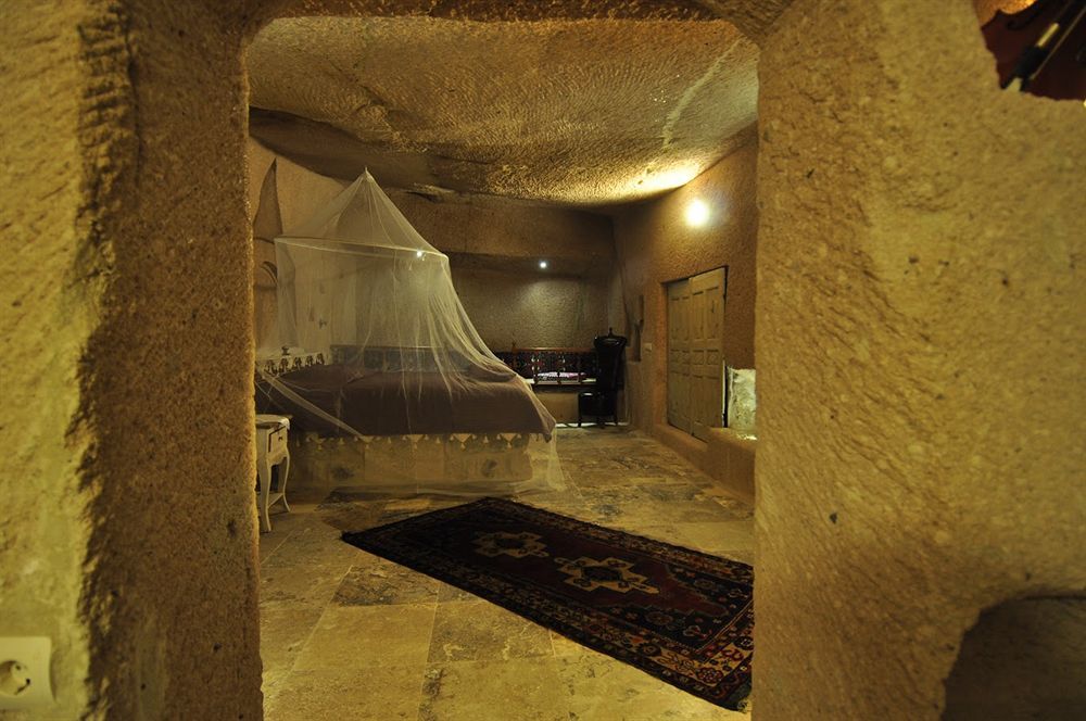 Akcave And