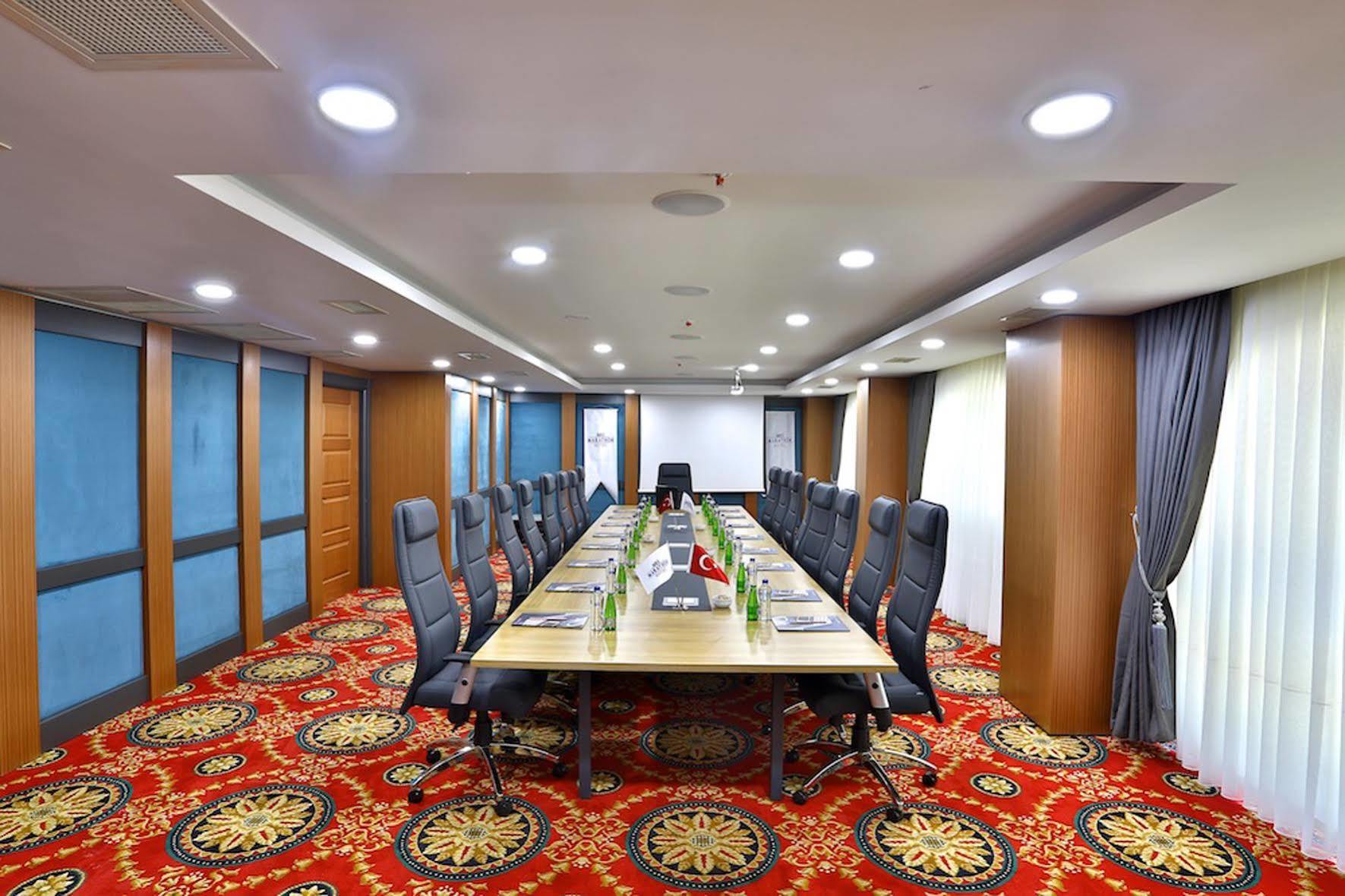 Marathon Hotel 4*