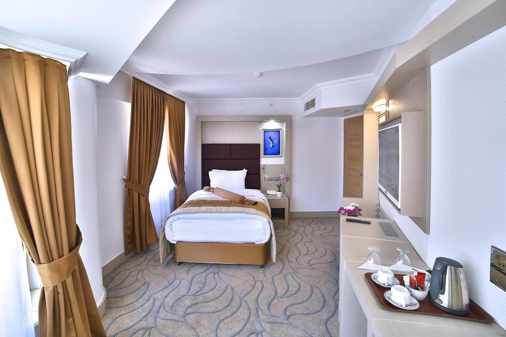 Hotel Marathon 4*