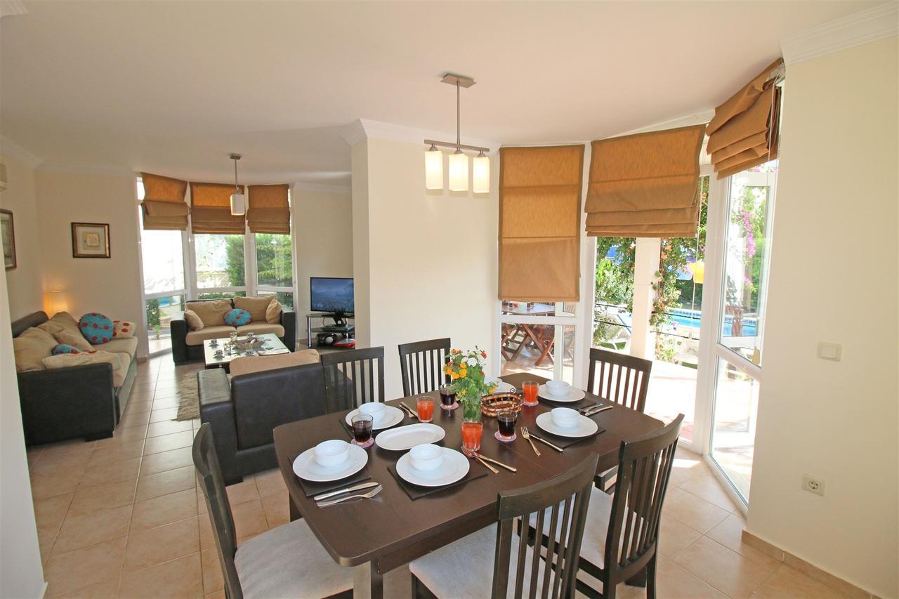 Villa Oasis Lettings A14 *