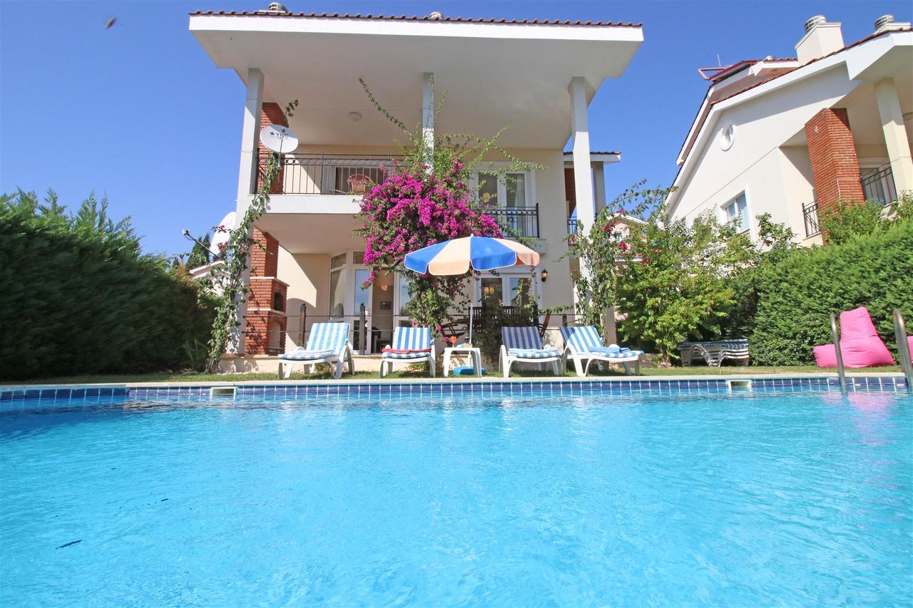 Villa Oasis Lettings A14 *