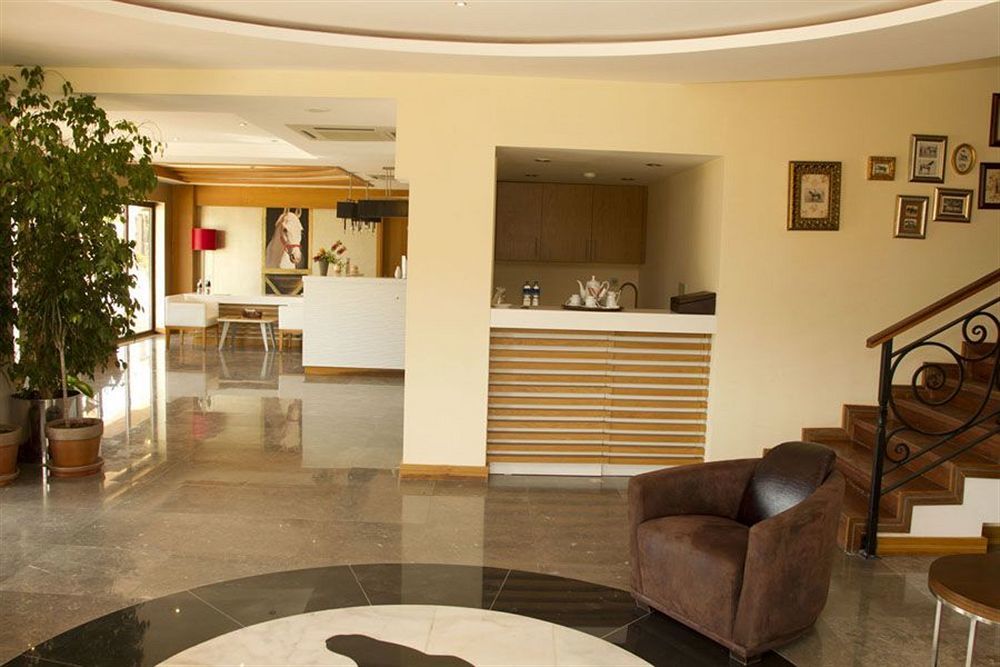Konvoy & The Country Club Country house