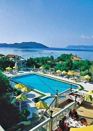 Hotel Club Phellos 3*