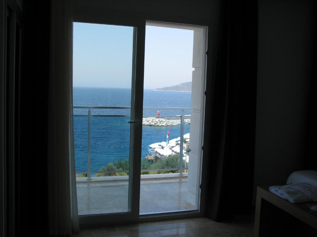Rhapsody Hotel 4*