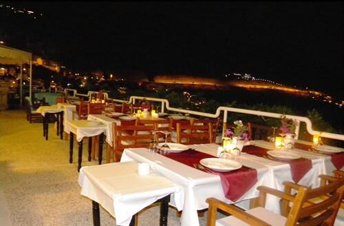 Dionysia Hotel *