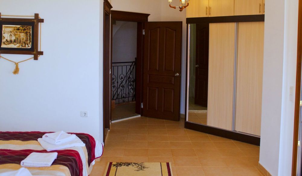Amber Villa