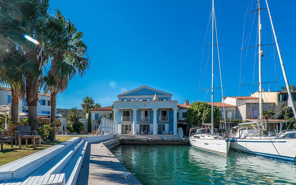 Port Hotel