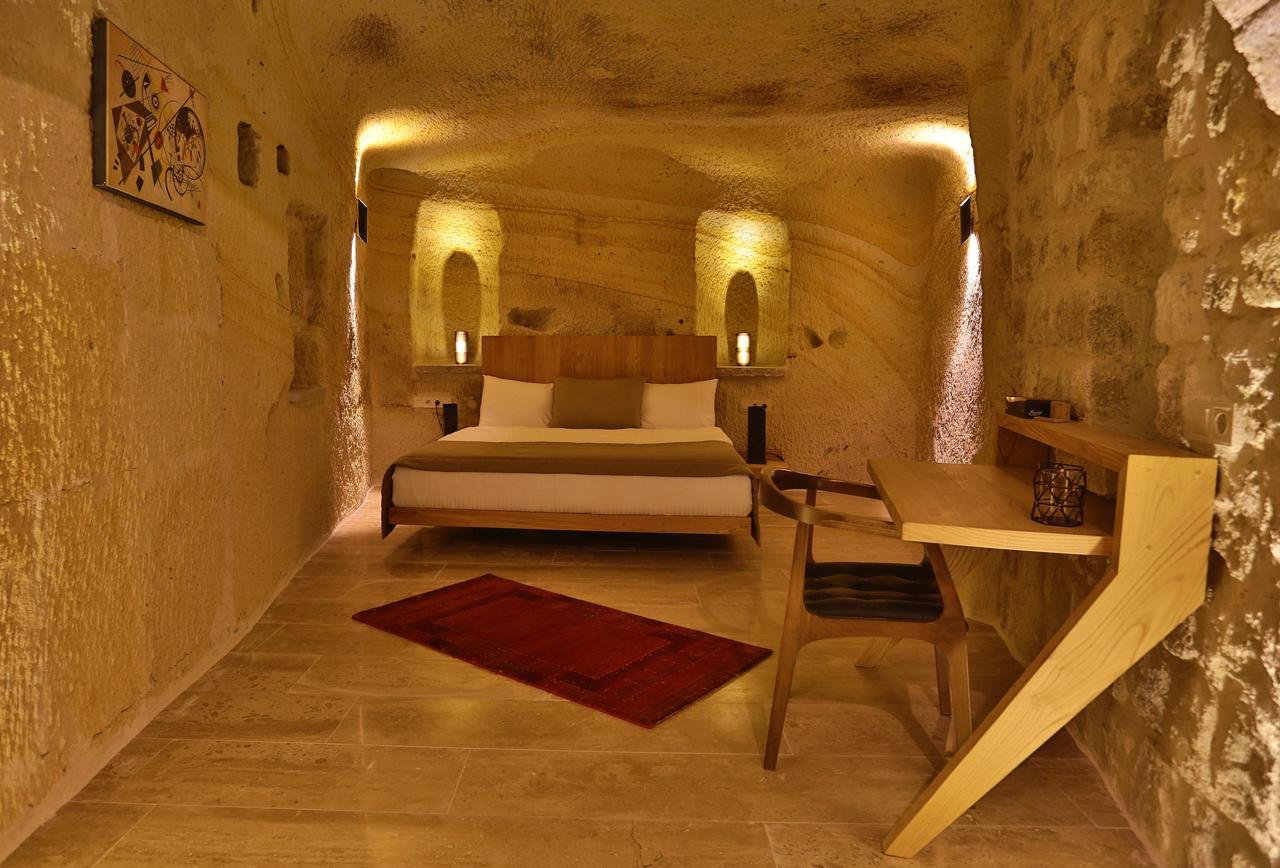 Acropolis Cave 4*