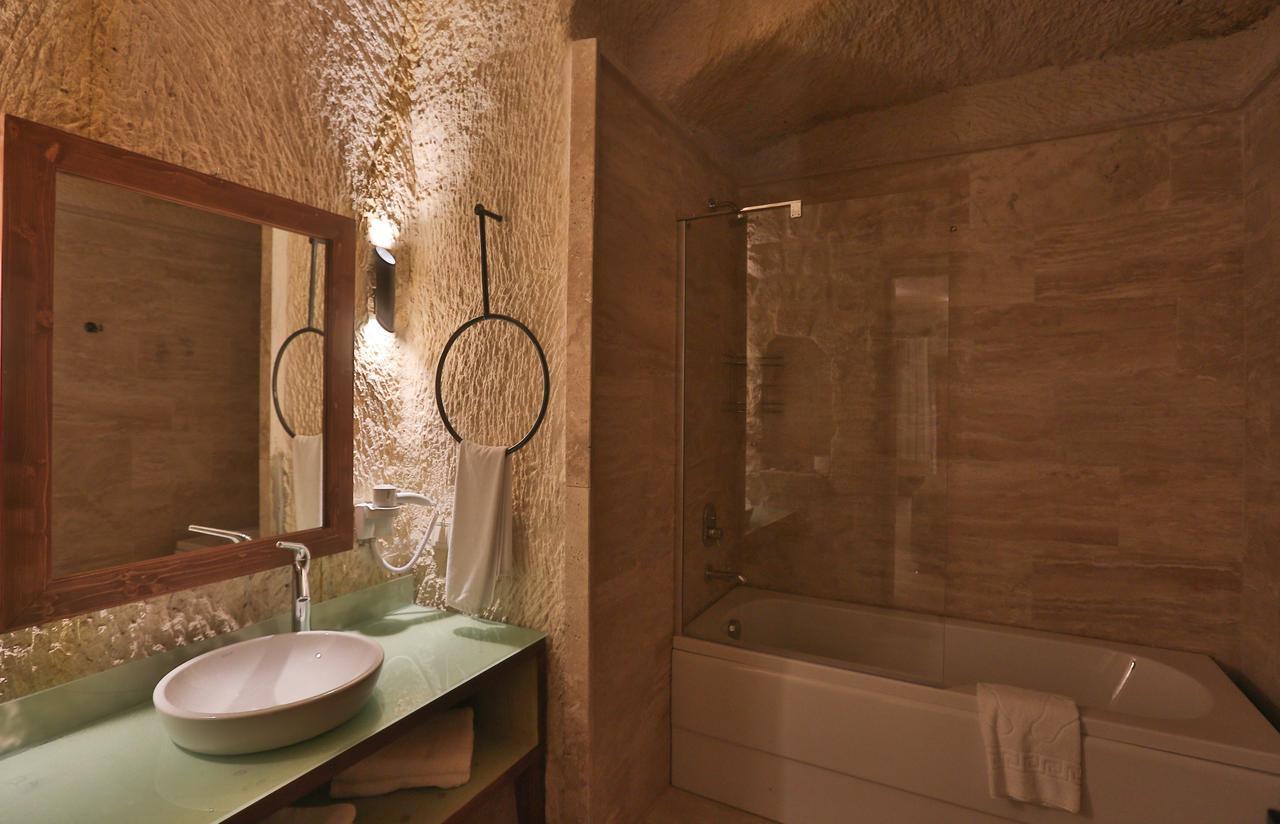 Acropolis Cave 4*