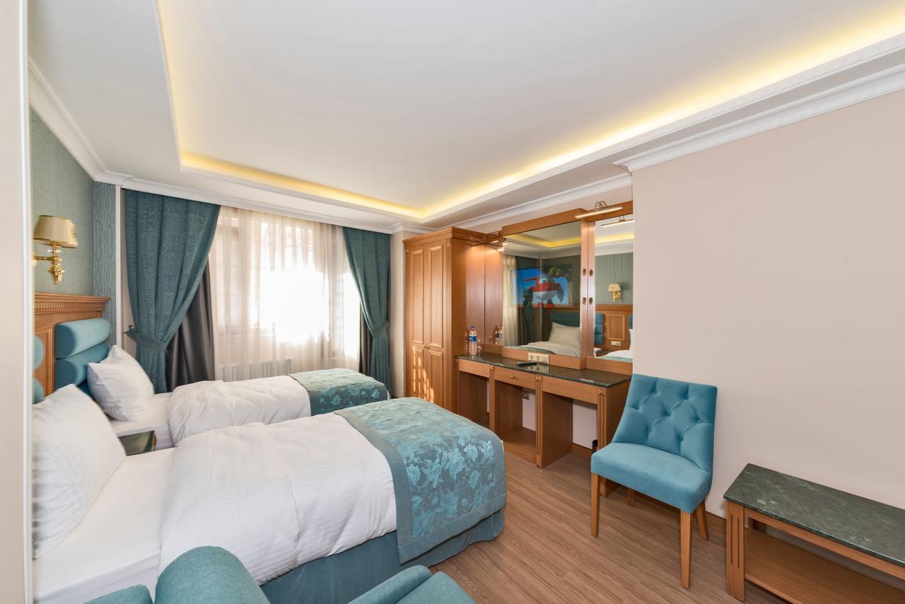 Magnaura House Hotel