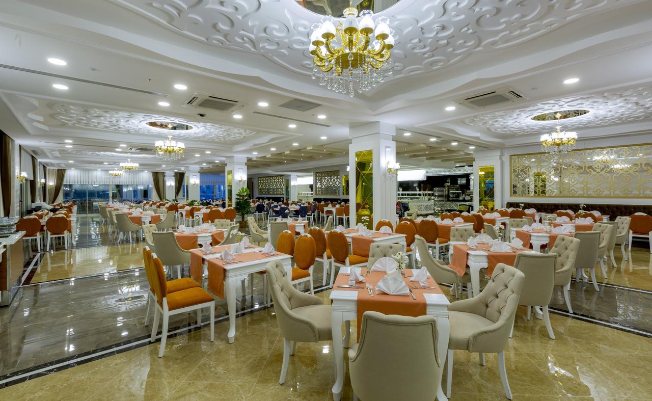 Royal Palace 5* Side
