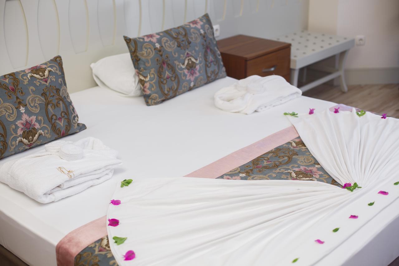 Hotel Crown Serenity Ultra Side