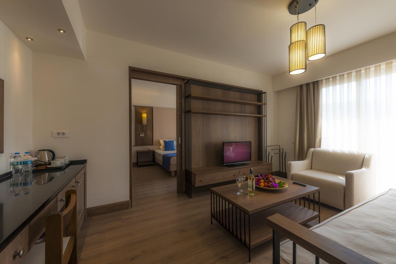 Hotel Liv By Bellazure