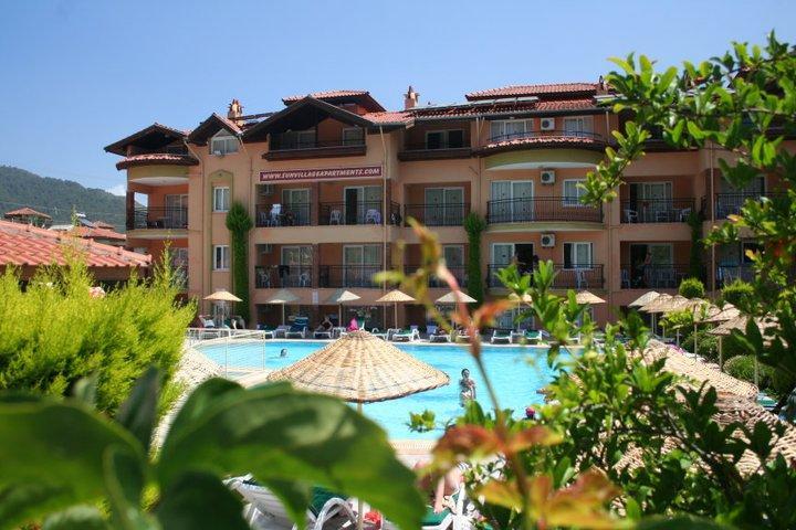 Club Sun Village Aparthotel 3*