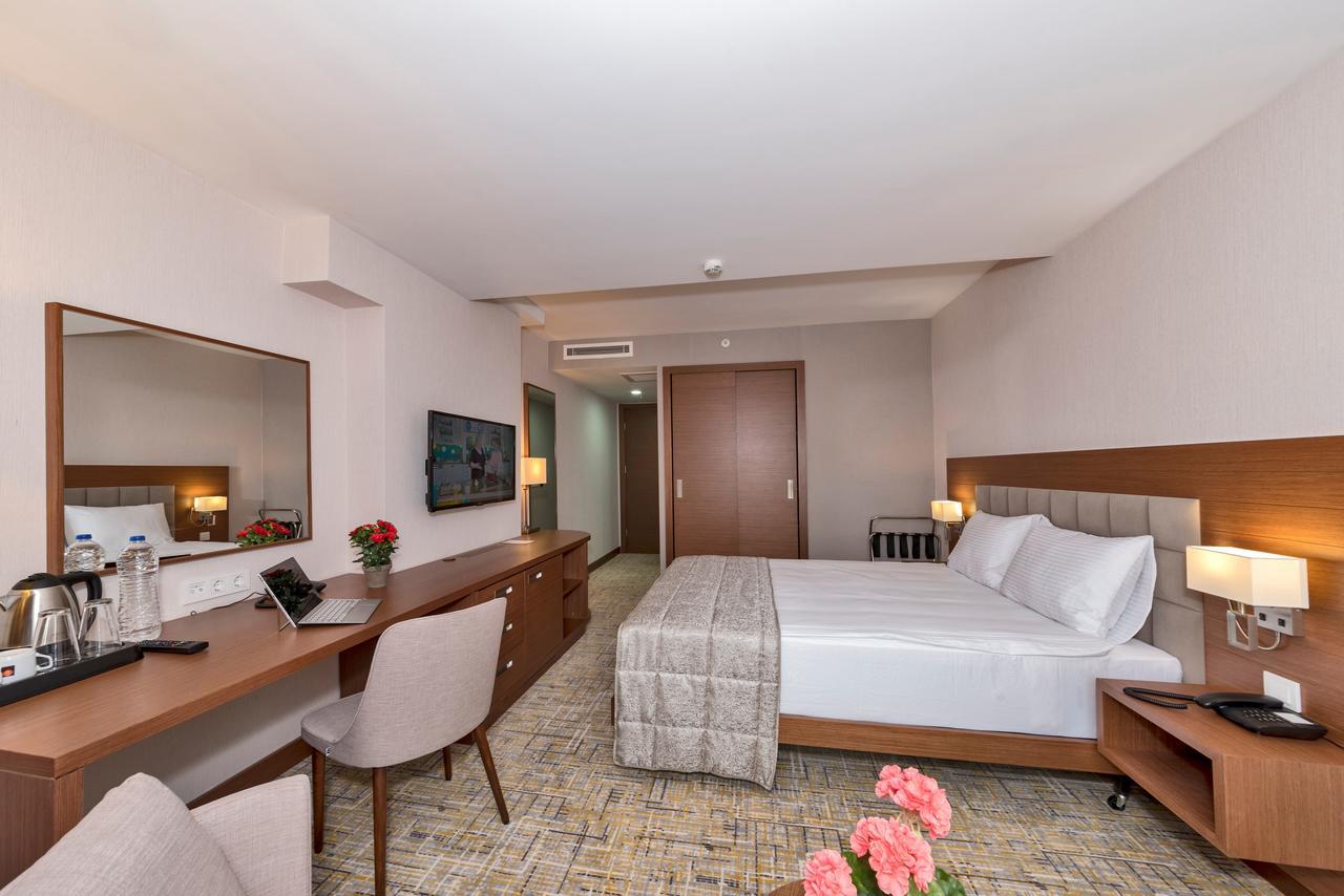 Land Park 4*
