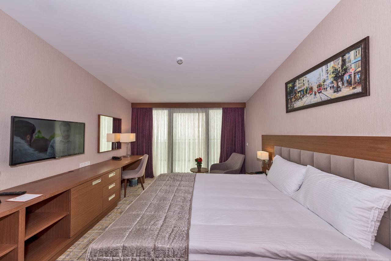 Land Park Hotel