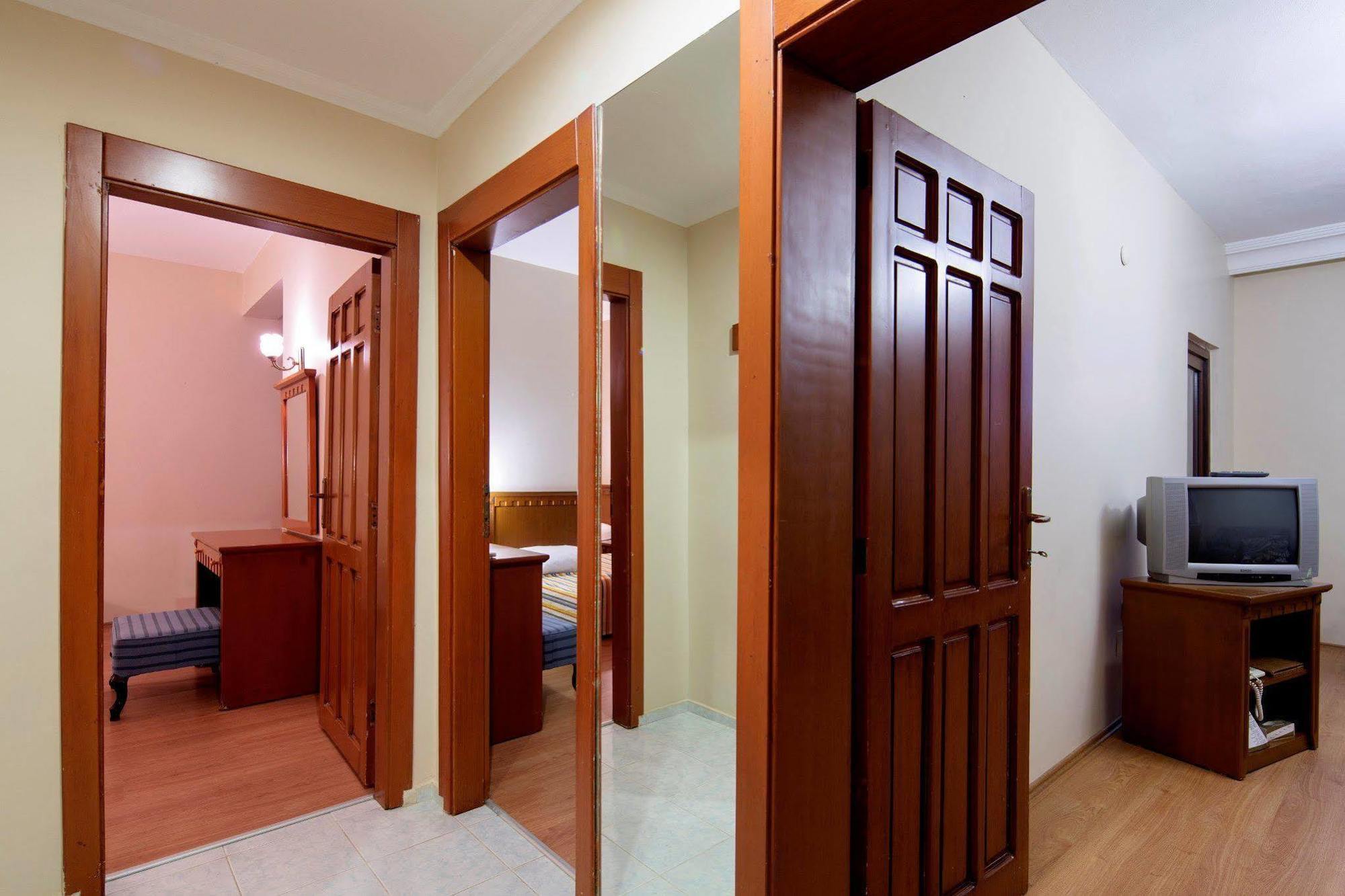 Alara Park 4*