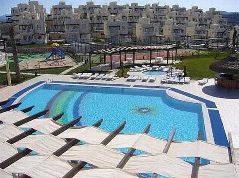 Turquoise Apartment *