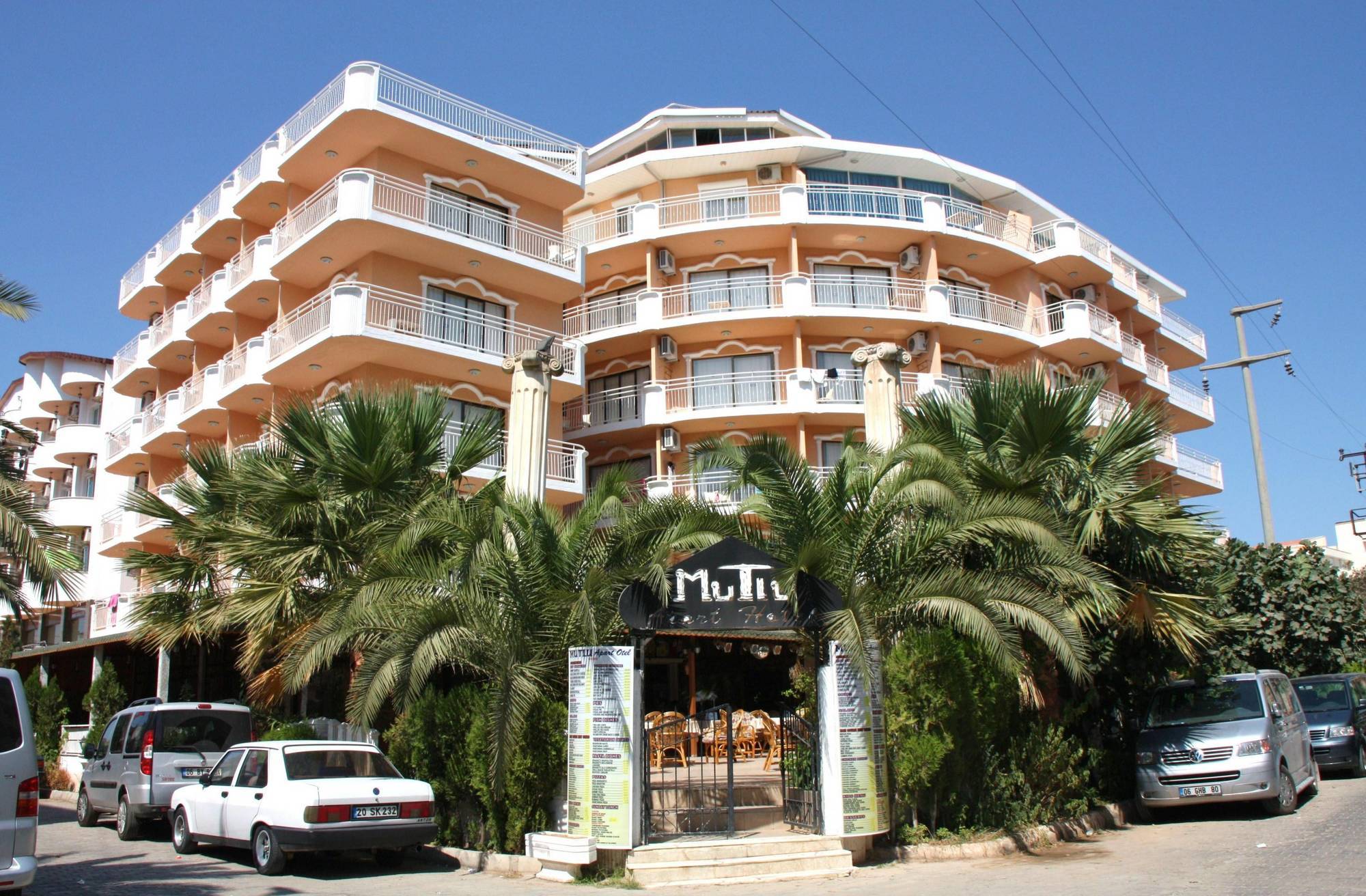 Aparthotel Mutlu 3*