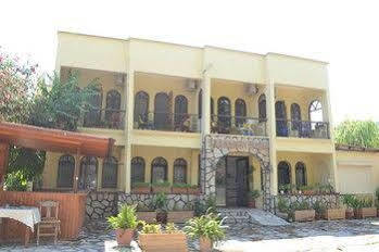 River Hotel